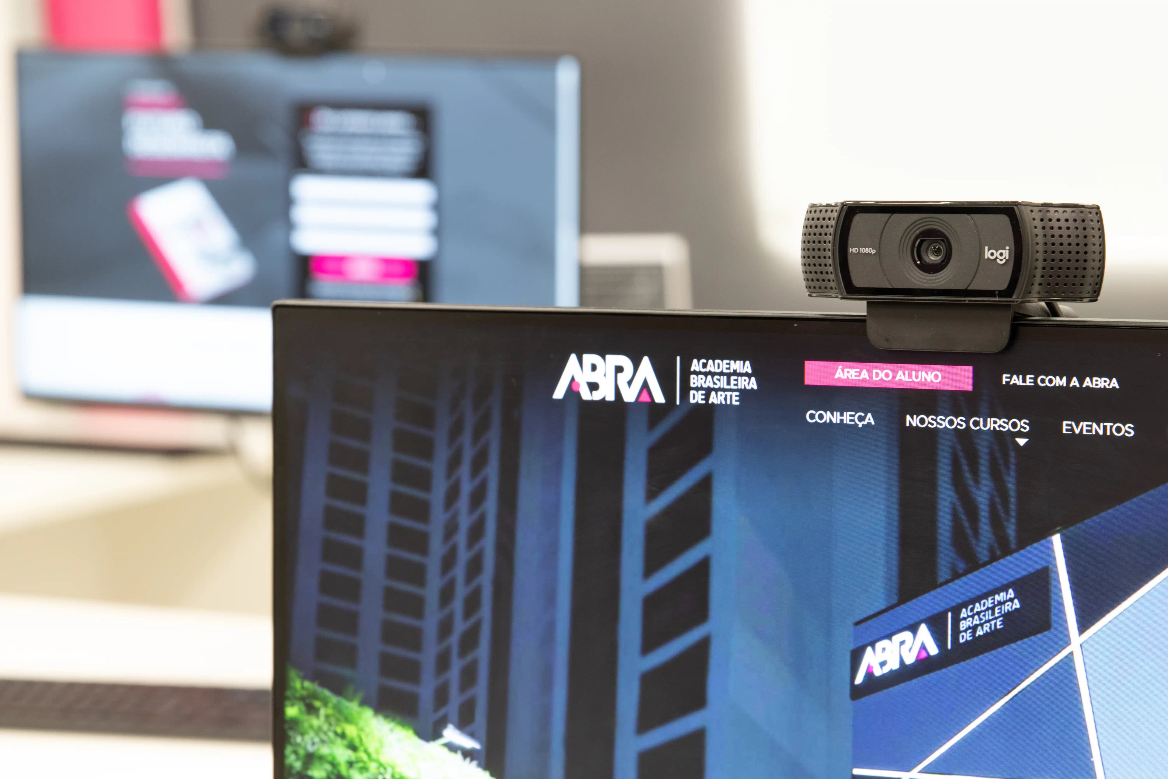 need to implement alt 4 this image